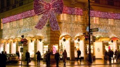 1-Christmas-in-Vienna_-Big-Red-Bow_-Opera_-Copyright-by-Merisi-101223_0123