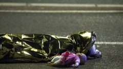 ATTENTION EDITORS - VISUAL COVERAGE OF SCENES OF INJURY OR DEATH -  A body is seen on the ground July 15, 2016  after at least 30 people were killed in Nice, France, when a truck ran into a crowd celebrating the Bastille Day national holiday July 14.  REUTERS/Eric Gaillard